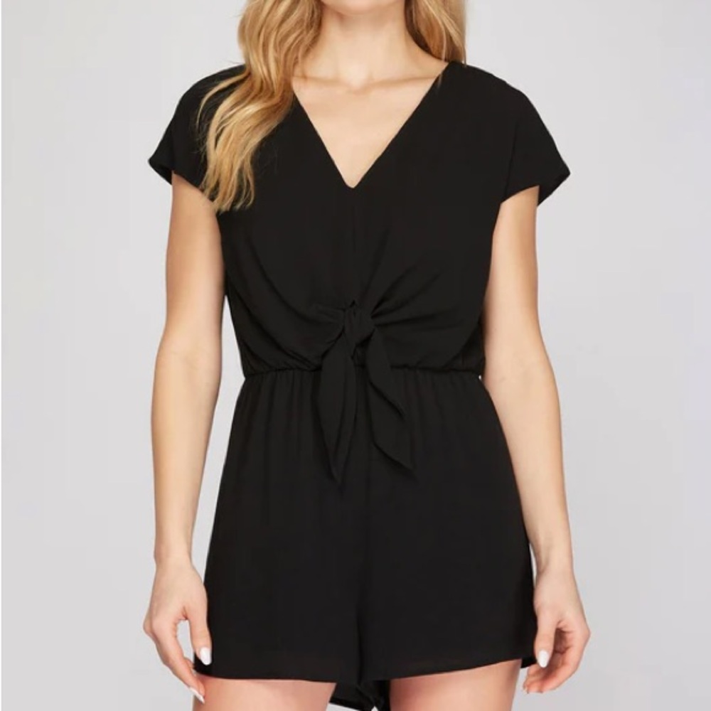 She + Sky Drop‎ Shoulder Open Back Romper Size Large